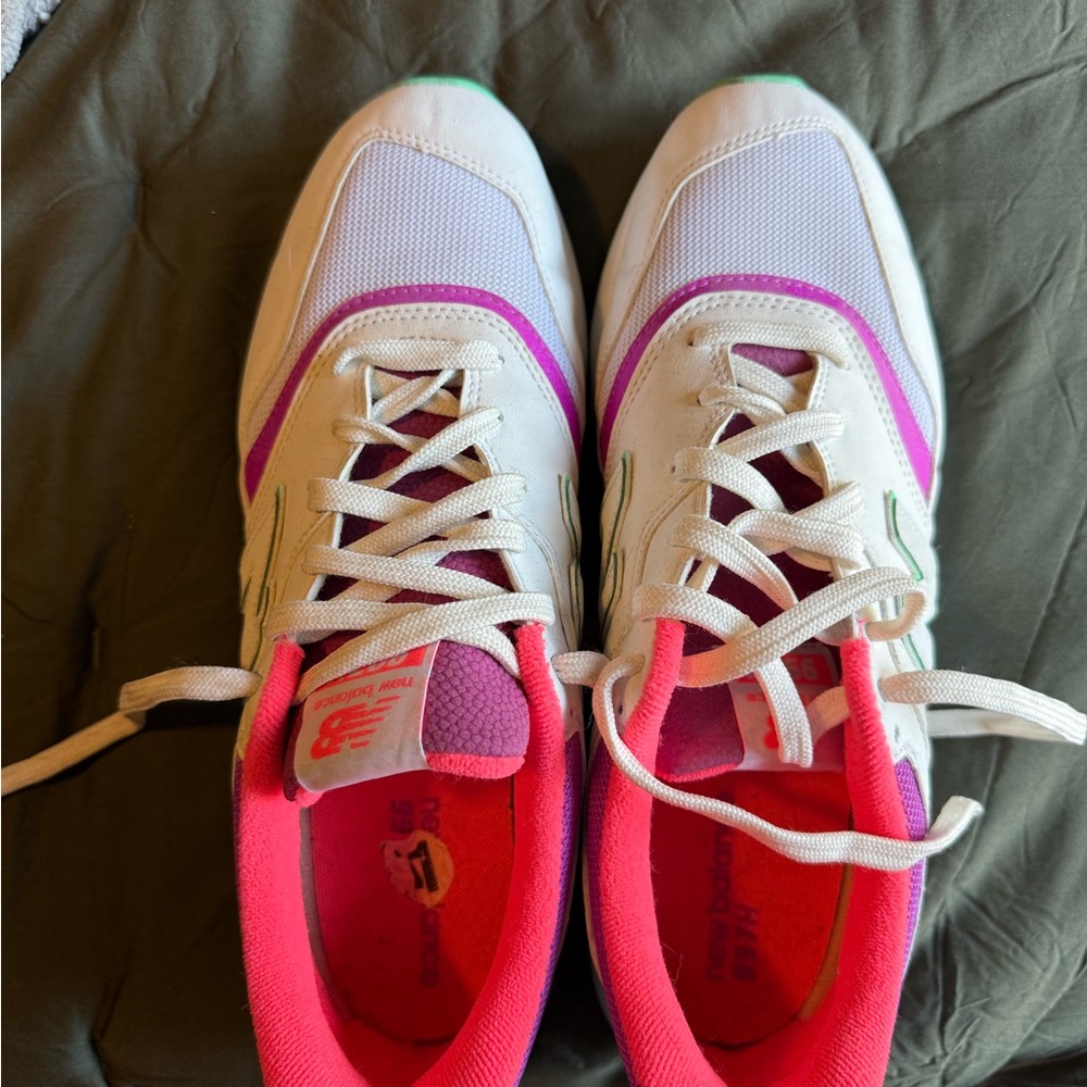 LIGHTLY WORN New Balance Women's White and Pink Sneakers
